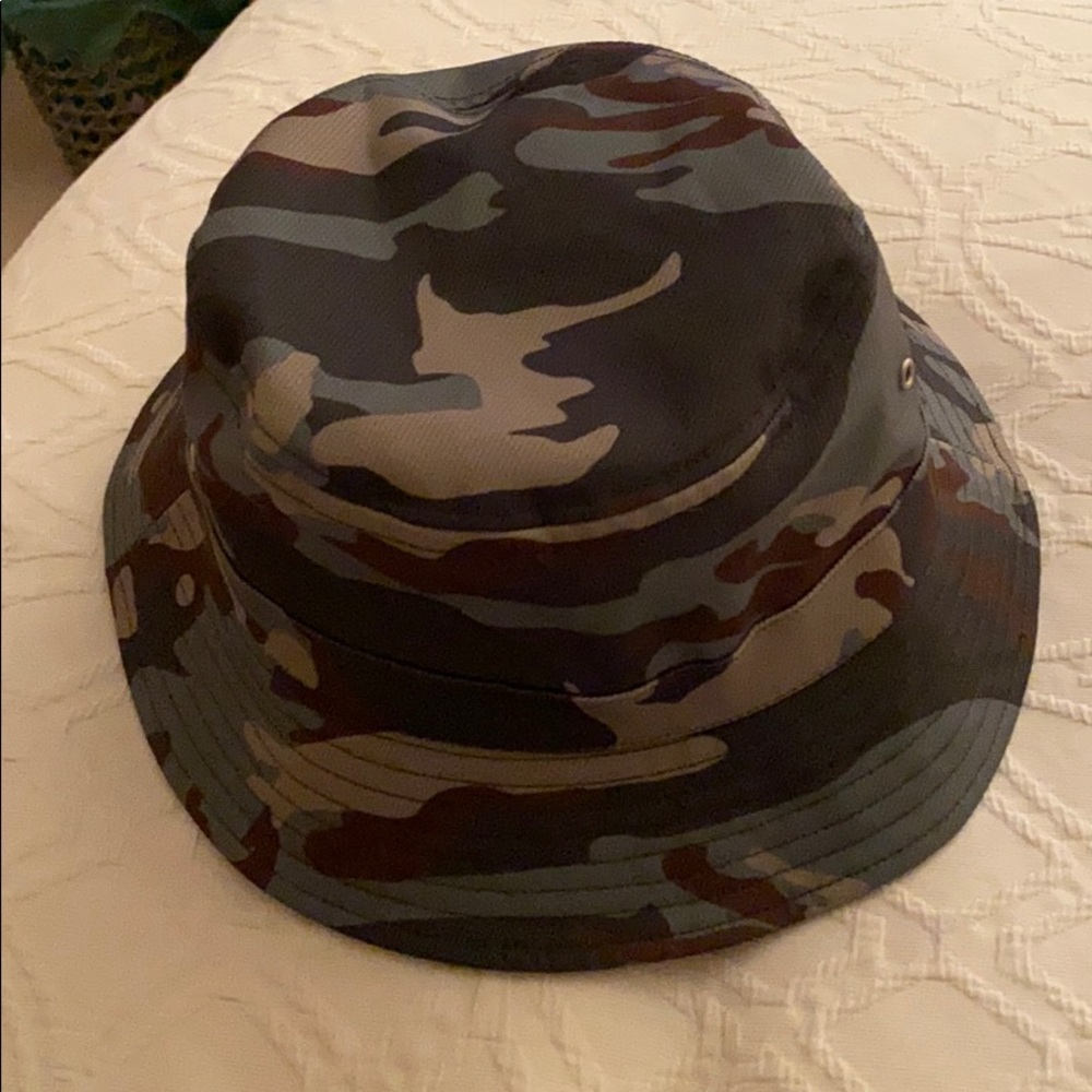 Bucket hat